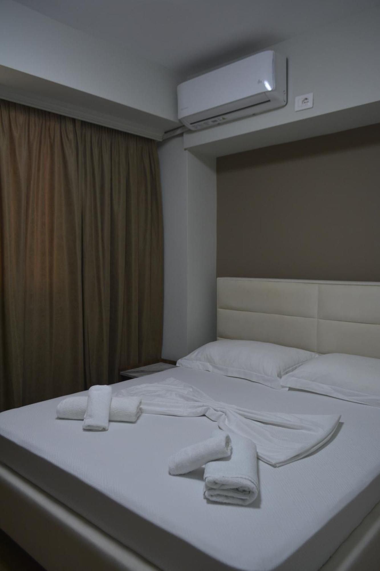 Hotel HER Vlorë Exterior foto