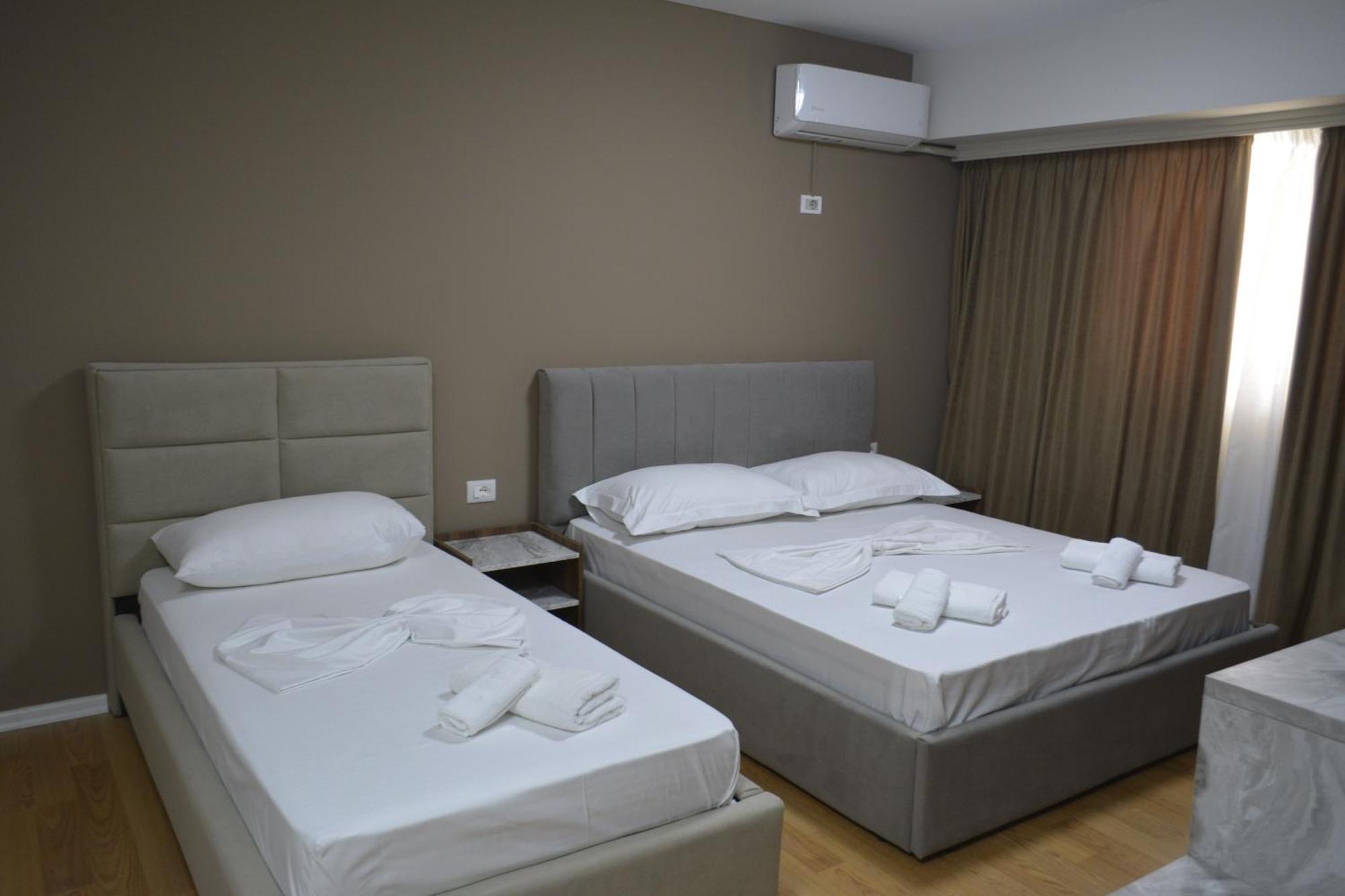 Hotel HER Vlorë Exterior foto