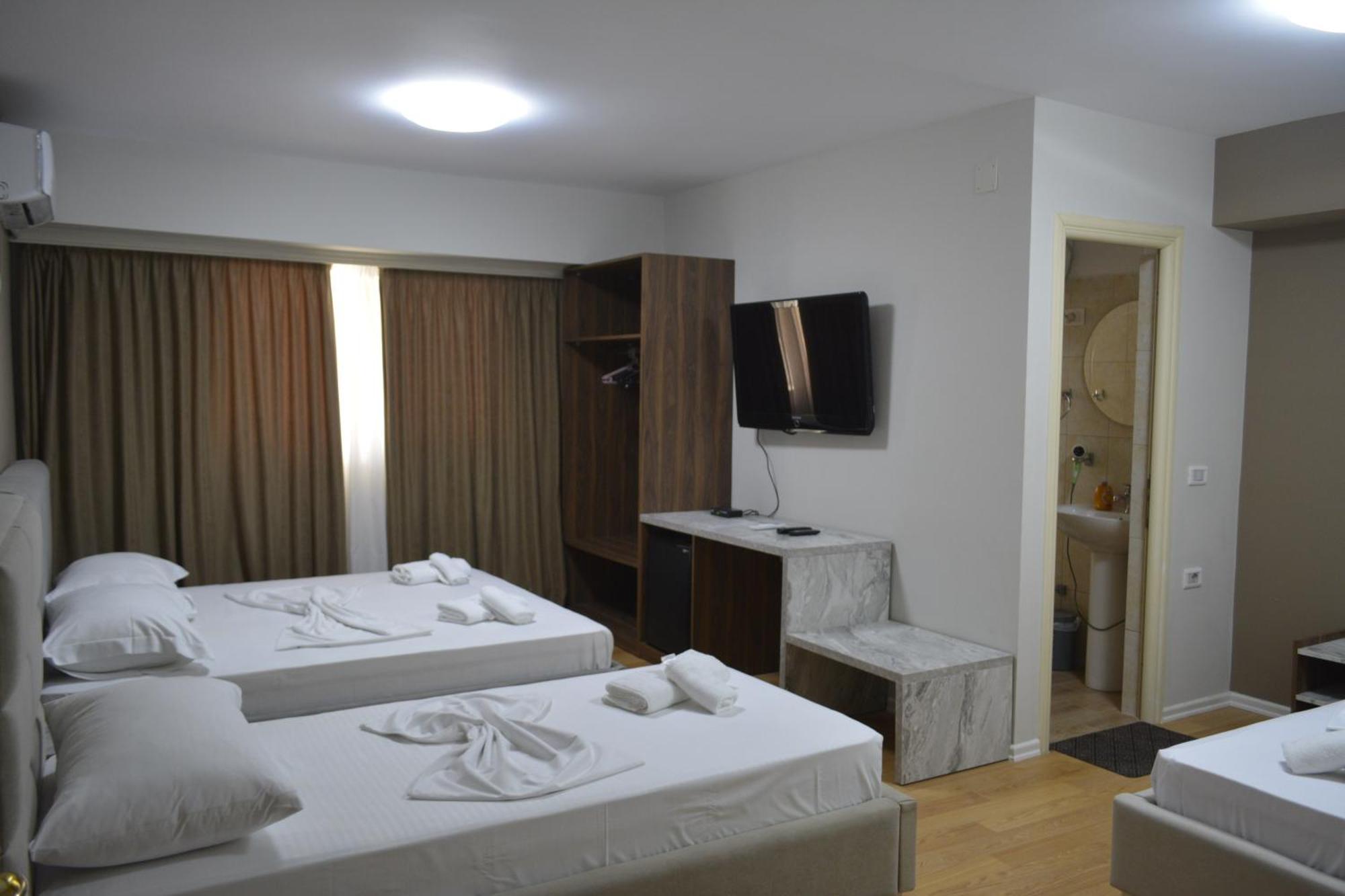 Hotel HER Vlorë Exterior foto