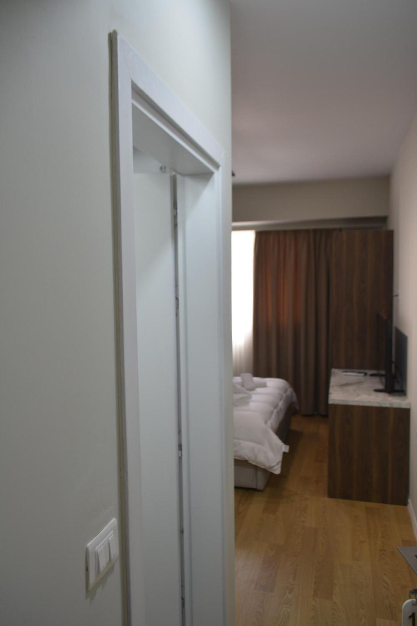 Hotel HER Vlorë Exterior foto