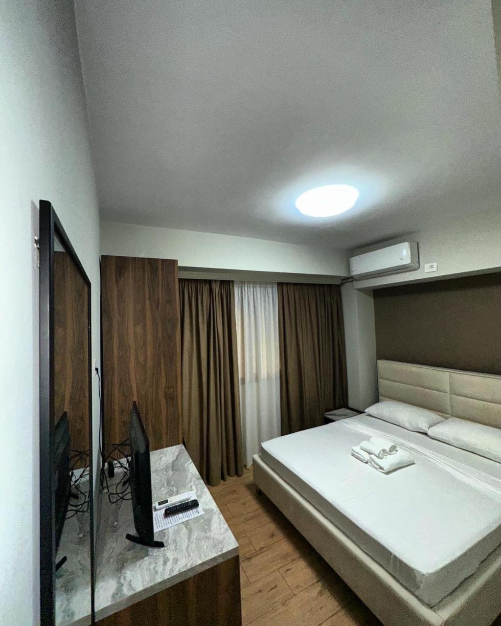 Hotel HER Vlorë Exterior foto