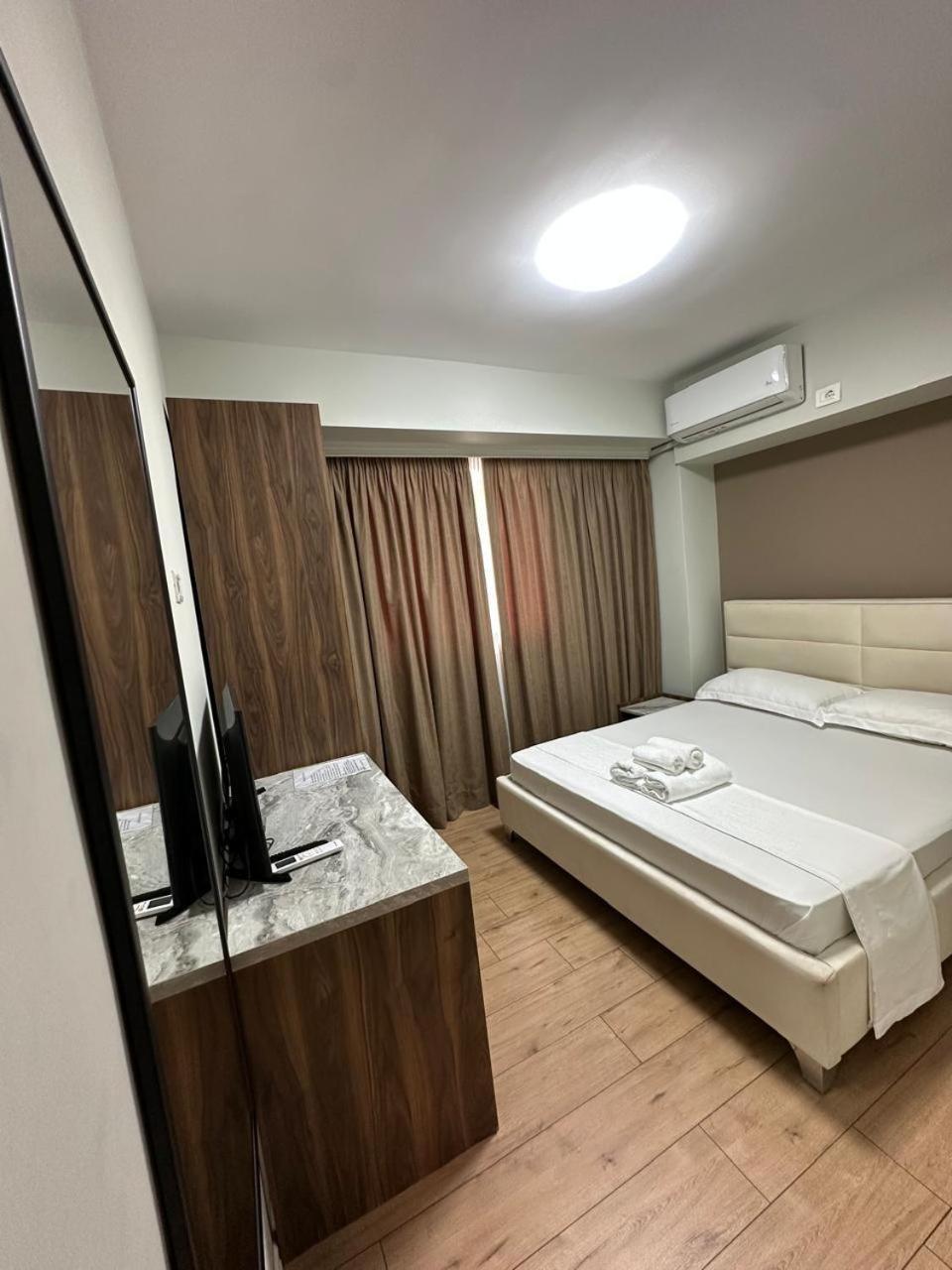 Hotel HER Vlorë Exterior foto