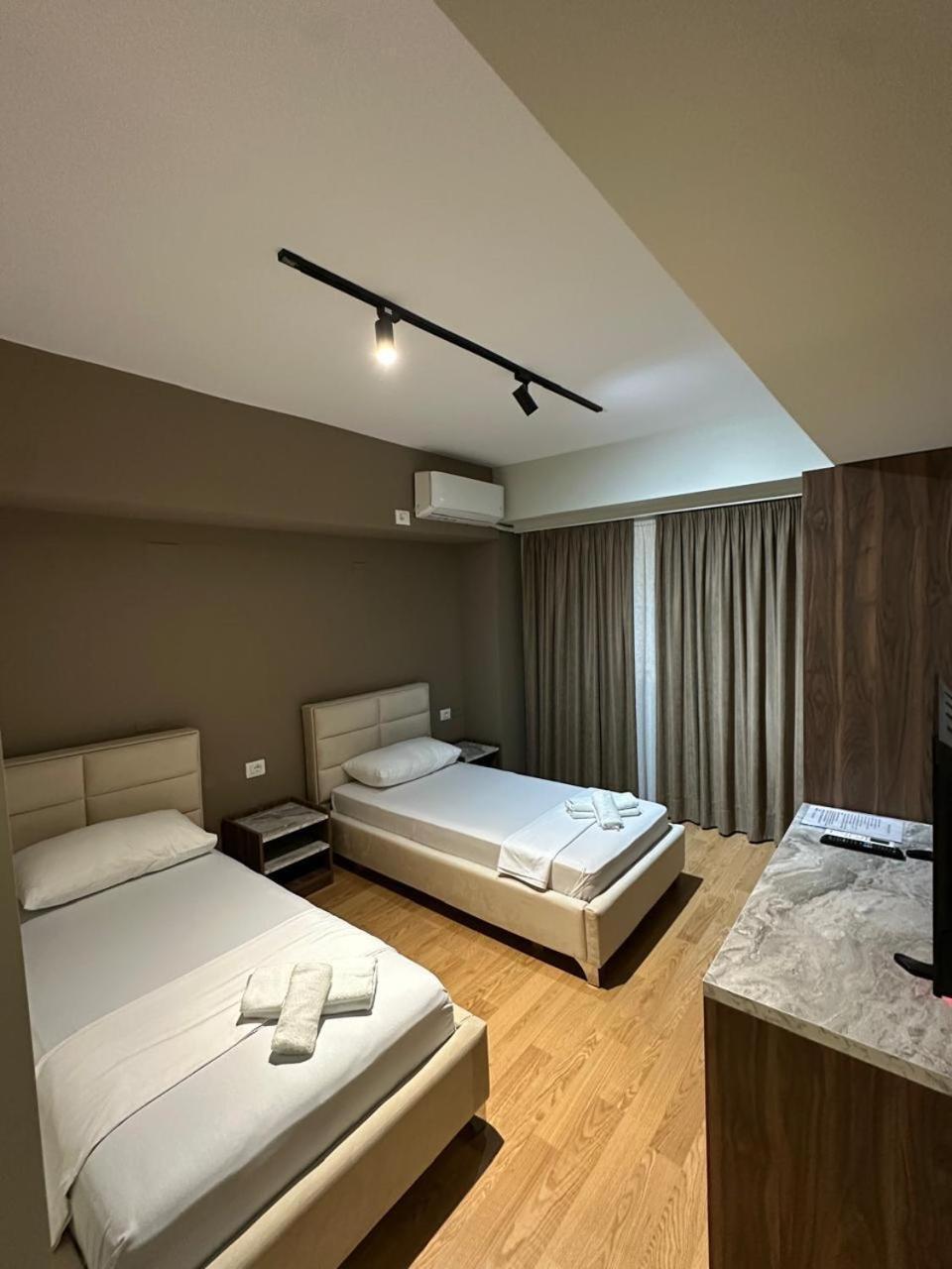 Hotel HER Vlorë Exterior foto