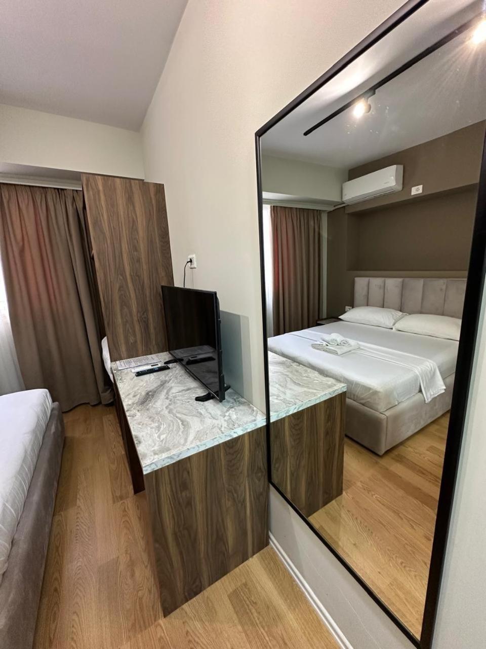 Hotel HER Vlorë Exterior foto